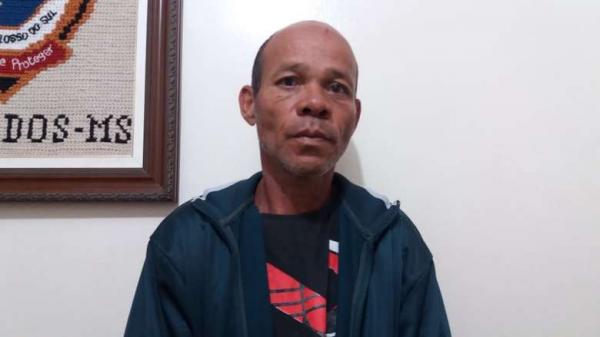 Homem é preso após arrombar casa do irmão e furtar dólares