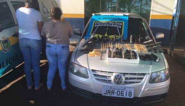 Mulheres são presas com arsenal dentro de tanque de combustível