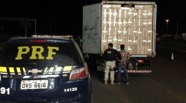 Caminhão adulterado é apreendido com 250 mil maços de cigarros