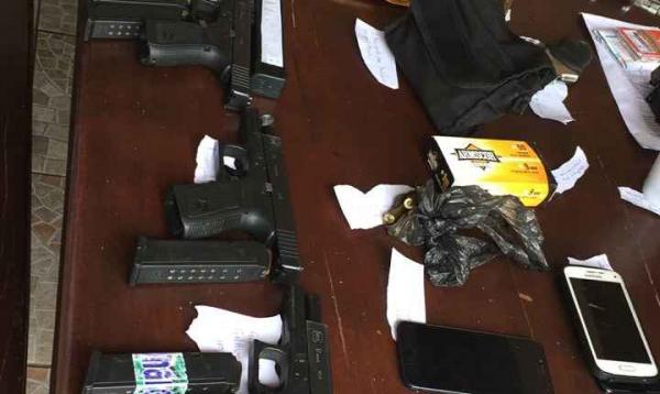 PF estoura reunião do crime organizado, apreende armas e carros na fronteira
