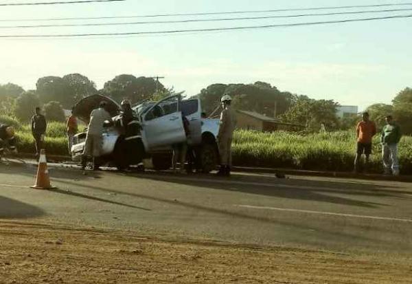 Colisão entre carreta e Ford Ranger deixa dois feridos na BR-262 em Campo Grande