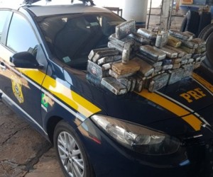 Polícia apreende 115 quilos de cocaína em estepe de caminhão