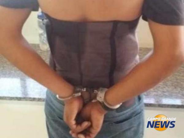 Com droga escondida em espartilho, traficante é preso na BR-262