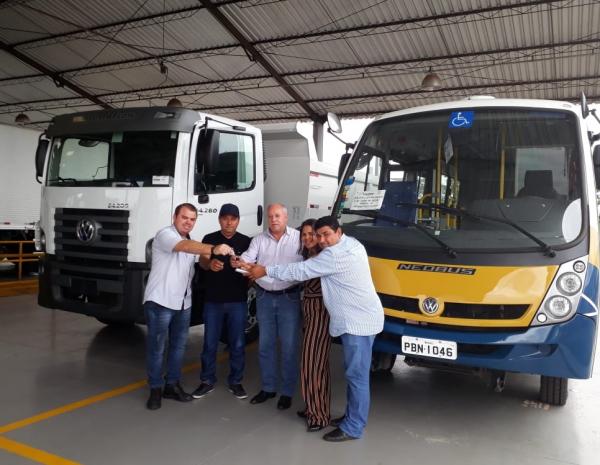 Município de Deodápolis recebeu dois veículos para Secretaria de Obras e de Assistência Social 
