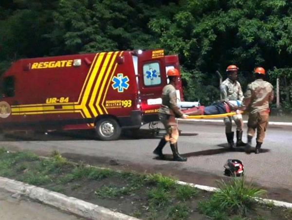 Mototaxista clandestino bate veículo, deixa passageiro ferido e foge