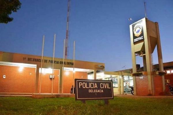 Homens são presos após vítima flagrar furto da própria moto