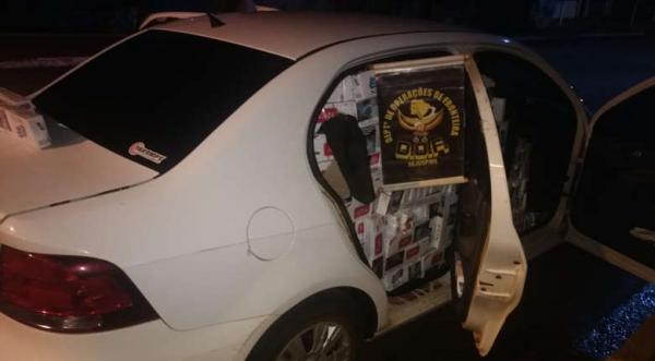 Polícia apreende veículo carregado com dois mil pacotes de cigarros