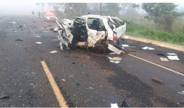 Acidente entre Celta e Uno deixa ao menos cinco mortos na BR-060