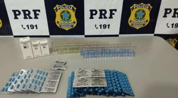 Homem é flagrado contrabandeando medicamentos em veículo e na cueca