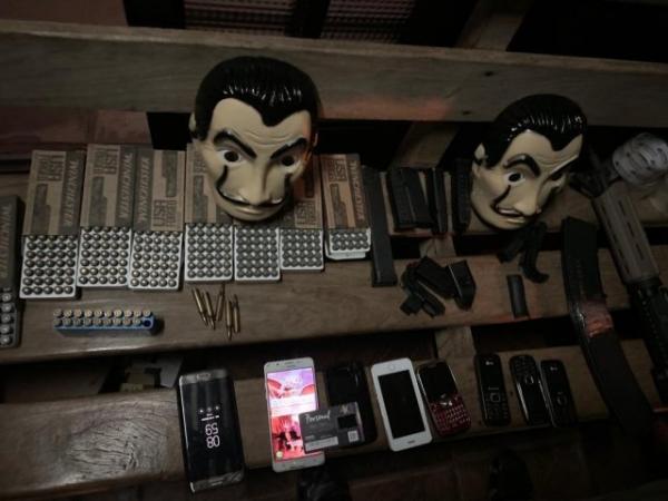 Jovem é preso com arsenal de guerra e suspeita é de relação com PCC