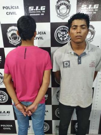 Acusados de matar jovem a facadas em Dourados se apresentam à polícia