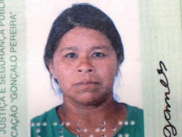 Homem mata a ex-mulher a facadas na frente dos sete filhos