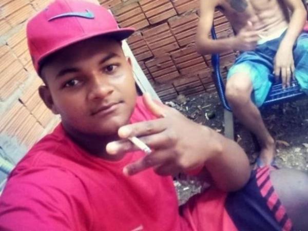 Suspeito de envolvimento em assalto morre em troca de tiros