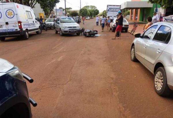 Em alta velocidade motociclista bate em veículo e fica ferido em Itaporã