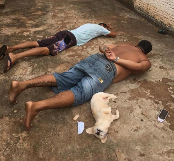 ‘Cãozinho solidário’ levou ‘Enquadro’ da PM junto com traficantes em Deodápolis 