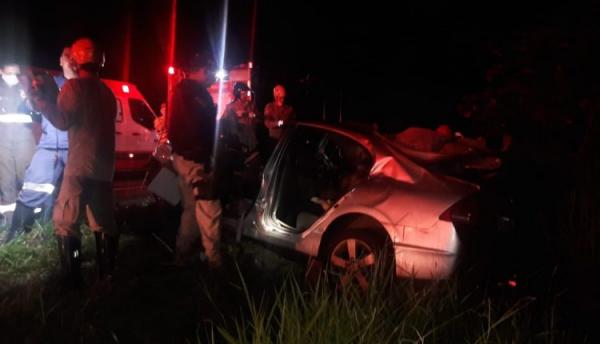 Acidente entre carro e caminhão deixa duas pessoas mortas e uma em estado grave próximo a Sidrolândia