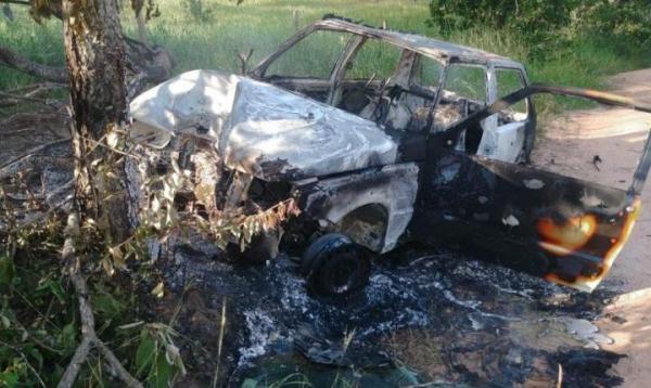 Idoso morre após esposa perder controle, atingir árvore e carro pegar fogo em MS