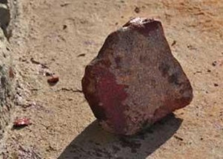 Homem agrediu sogra com ‘pedrada’ por conta de corote de pinga em Deodápolis 