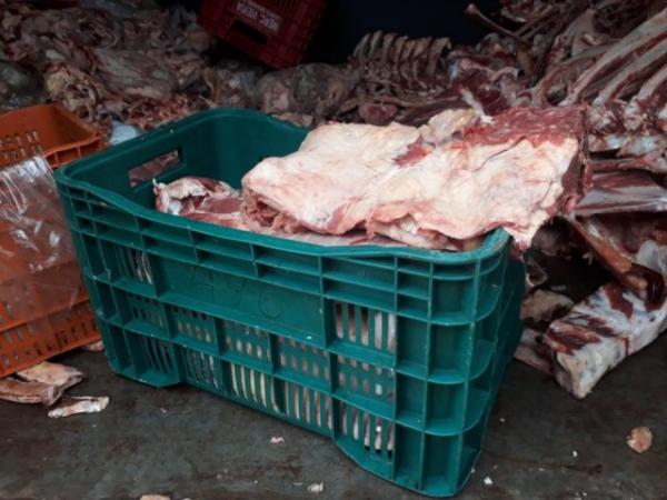 Trio é preso por furtar carne e causar prejuízo de 100 mil por mês ao patrão
