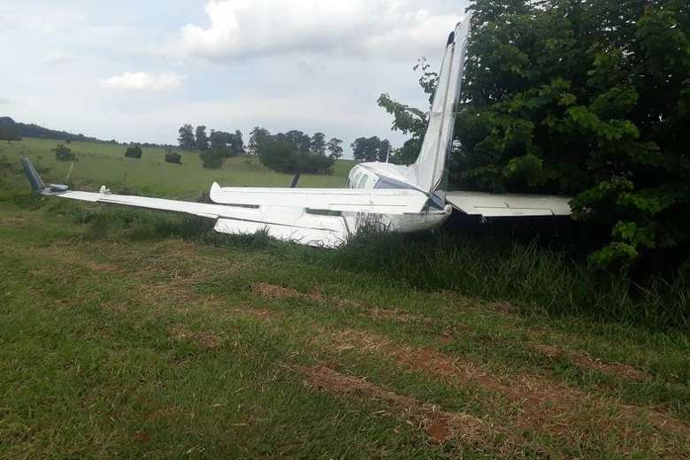 Avião suspeito de ser usado no tráfico é apreendido após sair de MS