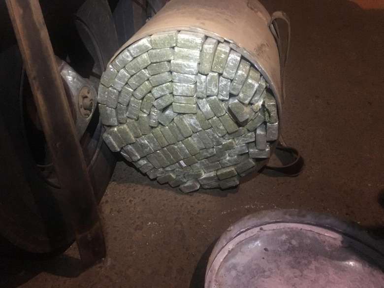 PF apreende quase meia tonelada de maconha em tanque de carreta