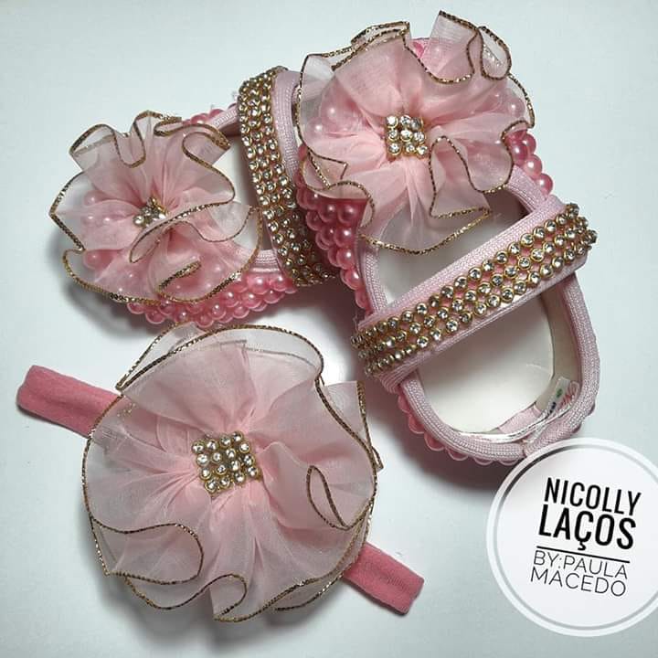 Quer laços personalizados lindos para a sua filha? conheça os produtos da Nicolly Laços em Deodápolis 