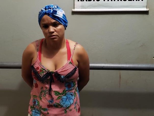 Mulher é presa acusada de fornecer droga para ‘bocas de fumo’