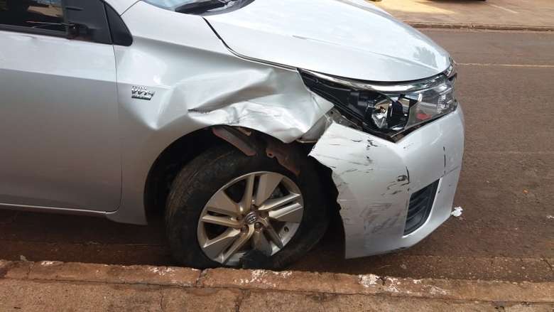 Após vítima escapar de roubo, assaltantes tentam fugir com carro e causam acidente na Marcelino