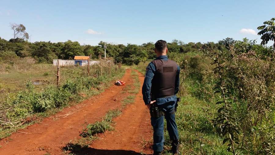 Mulher encontrada morta tem 27 anos e estava com corda amarrada ao pescoço