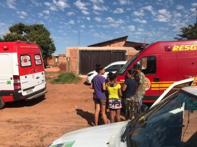 Bebê que caiu em buraco sofre parada respiratória e morre em ambulância