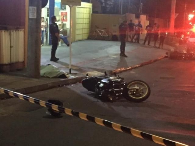 Motociclista avança preferencial, colide com outra moto e morre