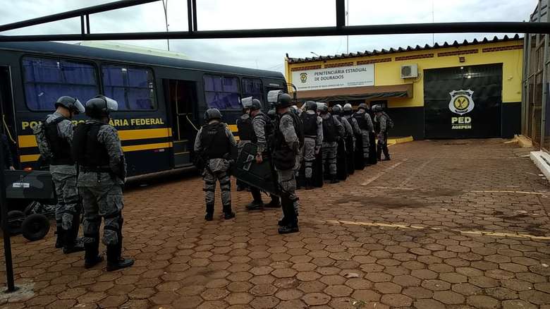 Tropa de Choque chega à PED após suspeita de túnel e motim