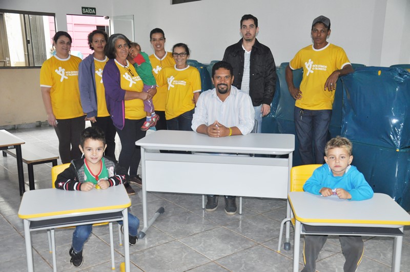 Secretario de Educação destaca aquisição de carteiras escolares com verba viabilizada por Simone Tebet 