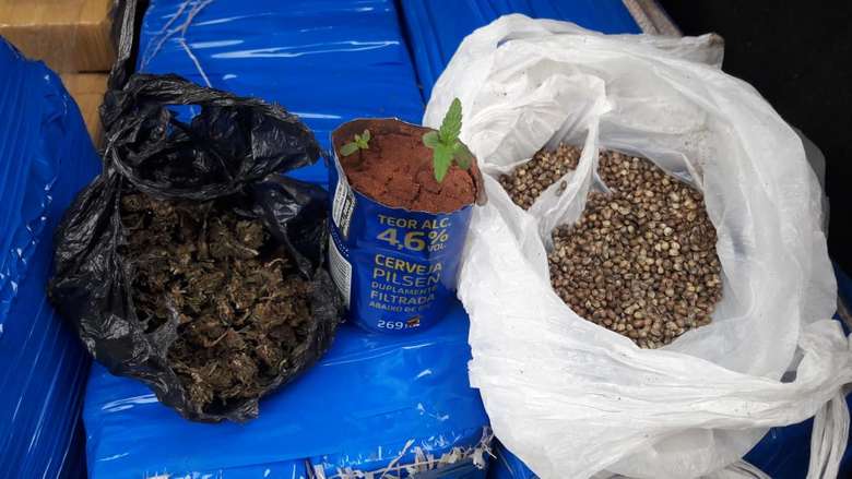Após tentativa de fuga, quatro são presos por tráfico