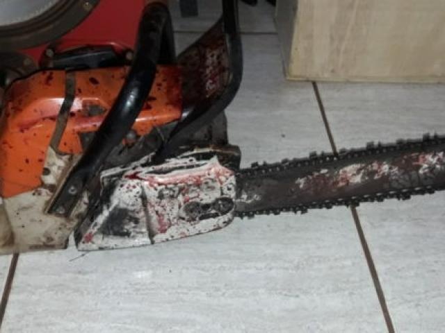 Homem fica em estado grave ao ser atingido por motosserra durante briga