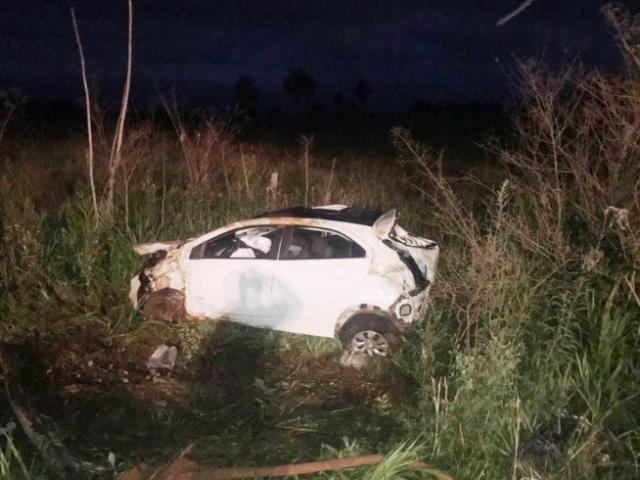 Mulher morre e três ficam feridos após carro capotar na MS-478