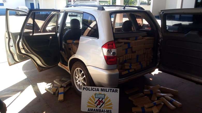 PM apreende meia tonelada de maconha e recupera veículo com registro de furto