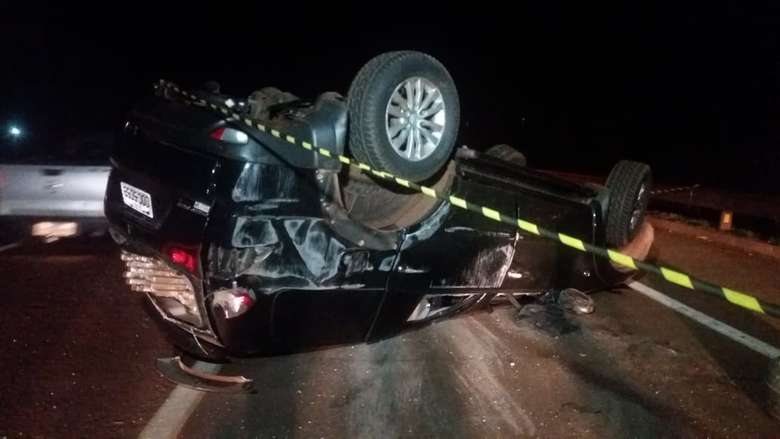 Traficante foge após capotar carro com mais de 1,7 tonelada de maconha em Dourados