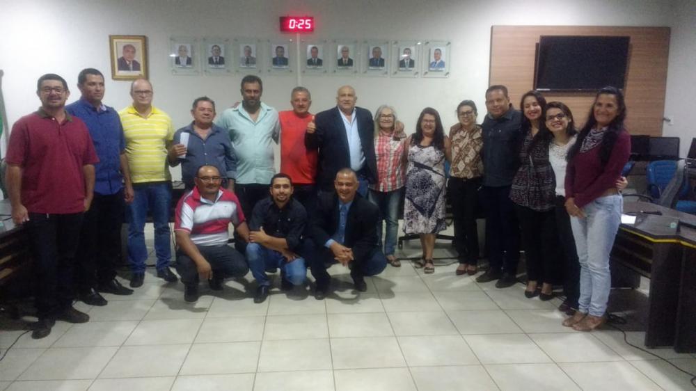 Após 43 anos, servidores do Legislativo tem aprovado Lei Complementar que cria PCCR em Deodápolis 