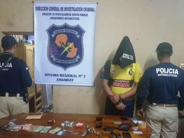 Brasileiro é preso acusado de chefiar ponto de venda de drogas