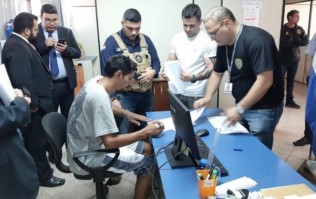 Após anúncio, Paraguai expulsa presos brasileiros procurados pela Justiça
