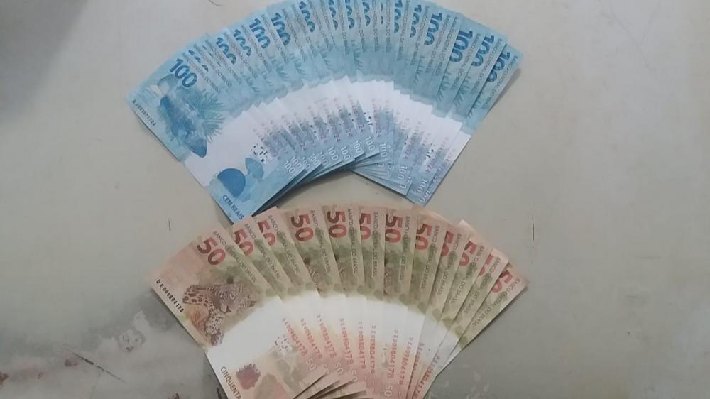 Polícia apreende R$ 2.700 reais em notas falsas
