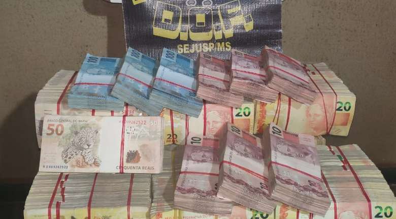 Polícia apreende mais de R$ 240 mil sem comprovação de origem