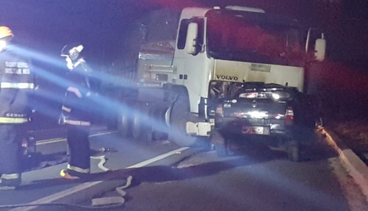 Motorista de veículo morre em colisão frontal com carreta na BR-262