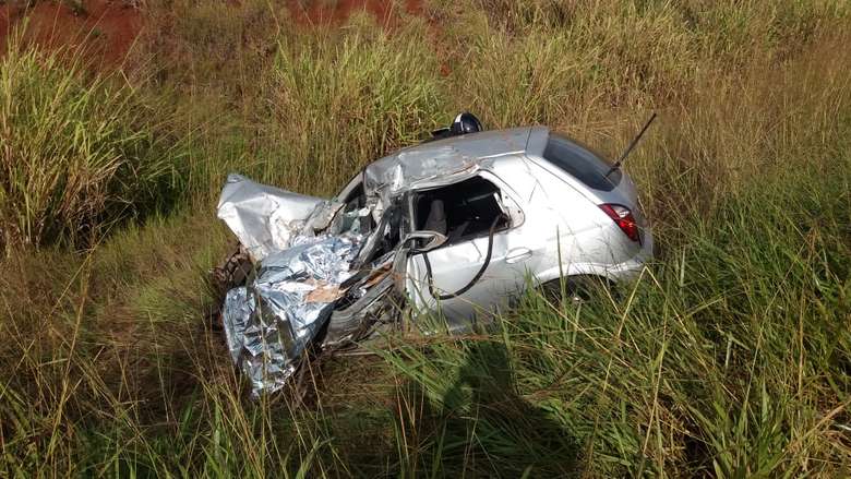 Colisão com morte na BR-463 envolveu carreta bitrem e Celta