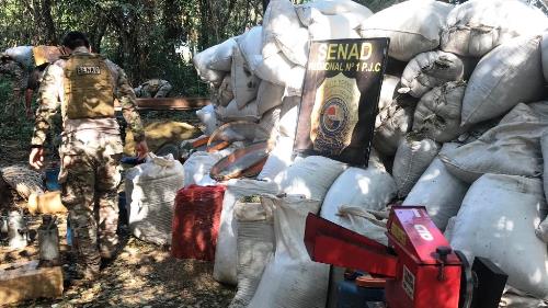 Polícia do Paraguai encontra e destrói acampamento do tráfico na fronteira