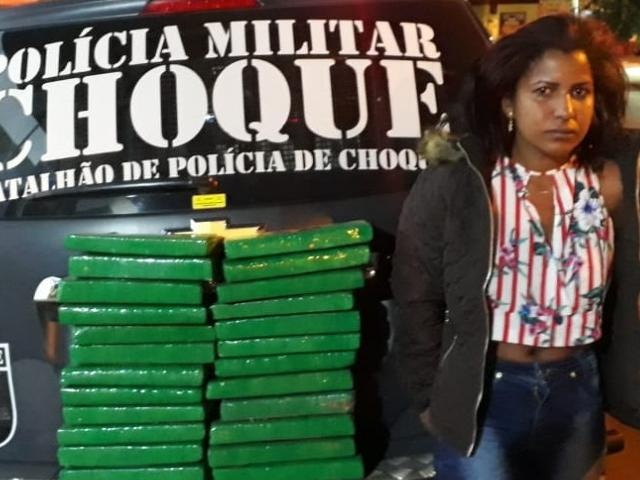 Em carro pedido por aplicativo, mulher é presa com mala cheia de maconha