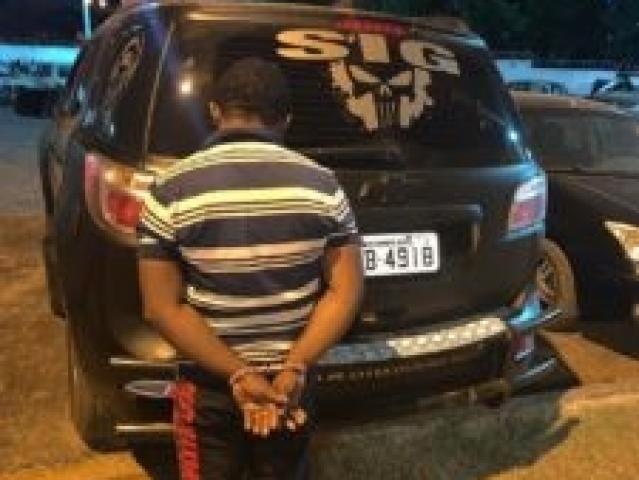 Homem é preso após ameaçar divulgar fotos íntimas de mulher