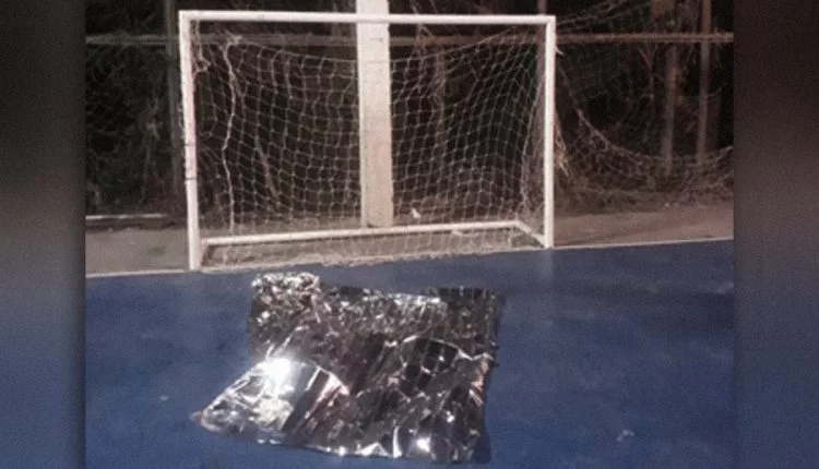 Garoto de 9 anos morre em quadra de esportes após ter cabeça atingida por trave de gol