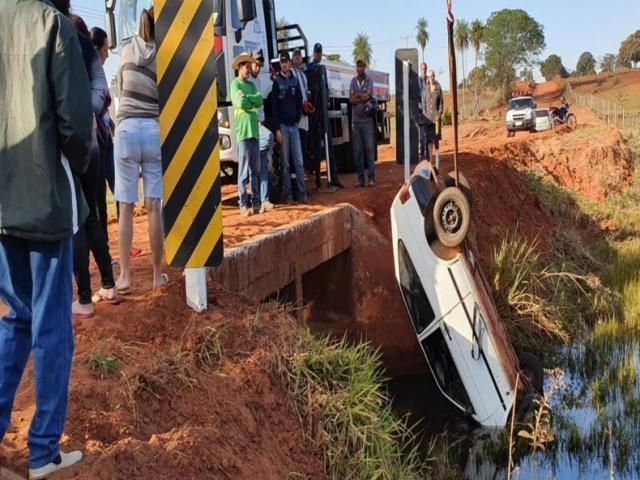 Motorista é encontrado morto dentro de carro retirado de córrego
